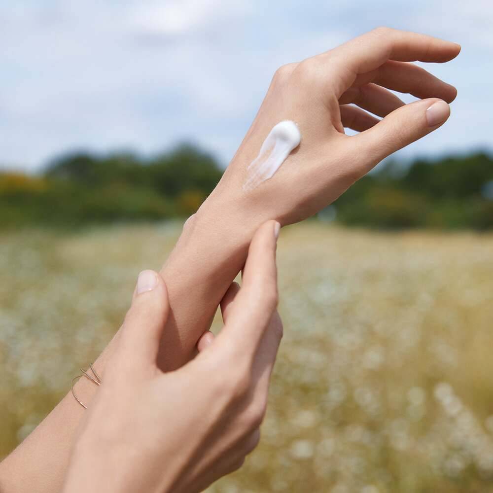 kadın el kremi uygulaması